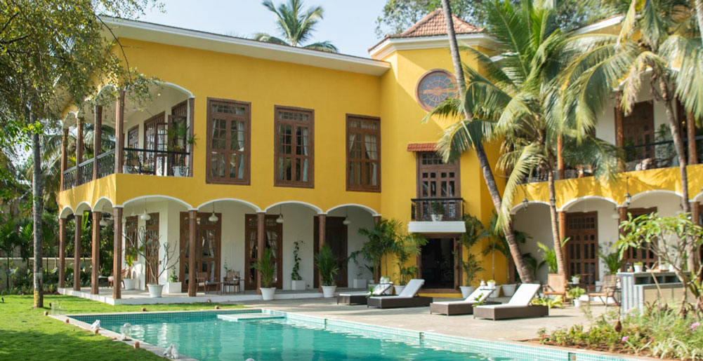 Estate Alta de Palmeira - Outdoor seating by the pool